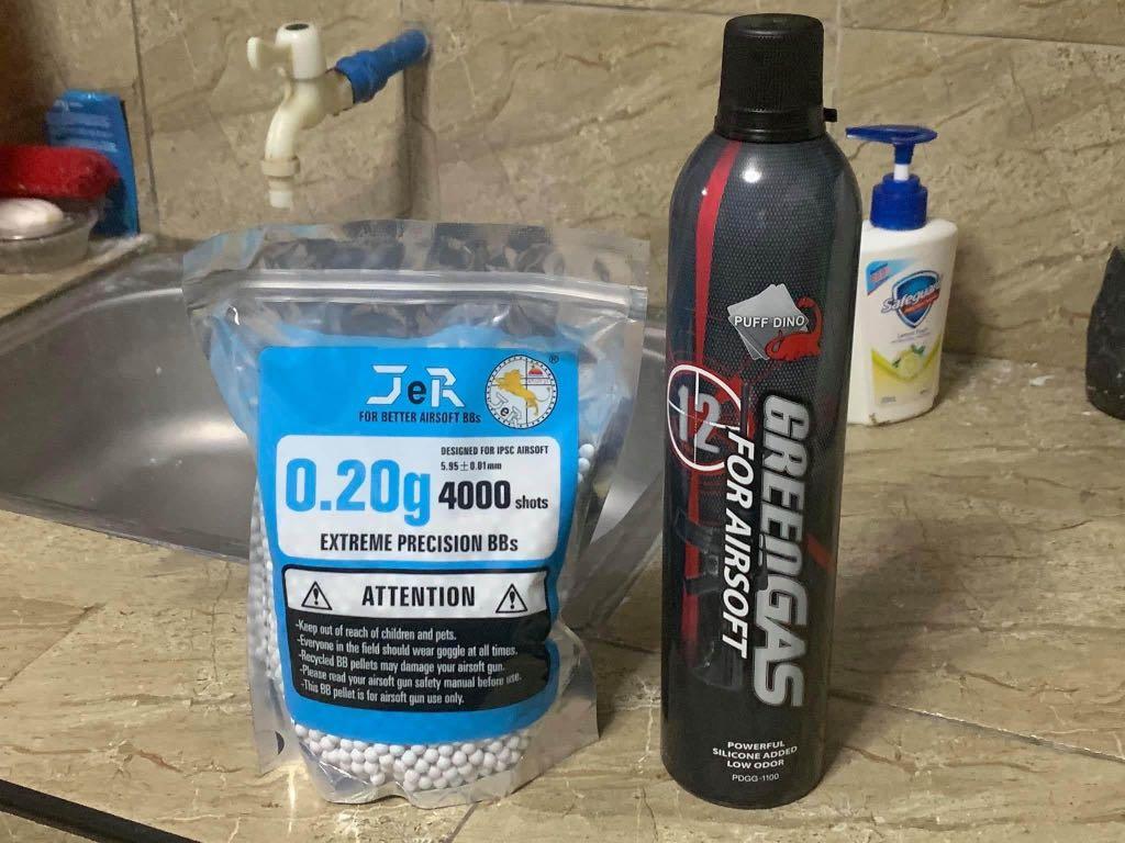 Glock 17 Airsoft Gas Type, Sports Equipment, Sports & Games, Racket and