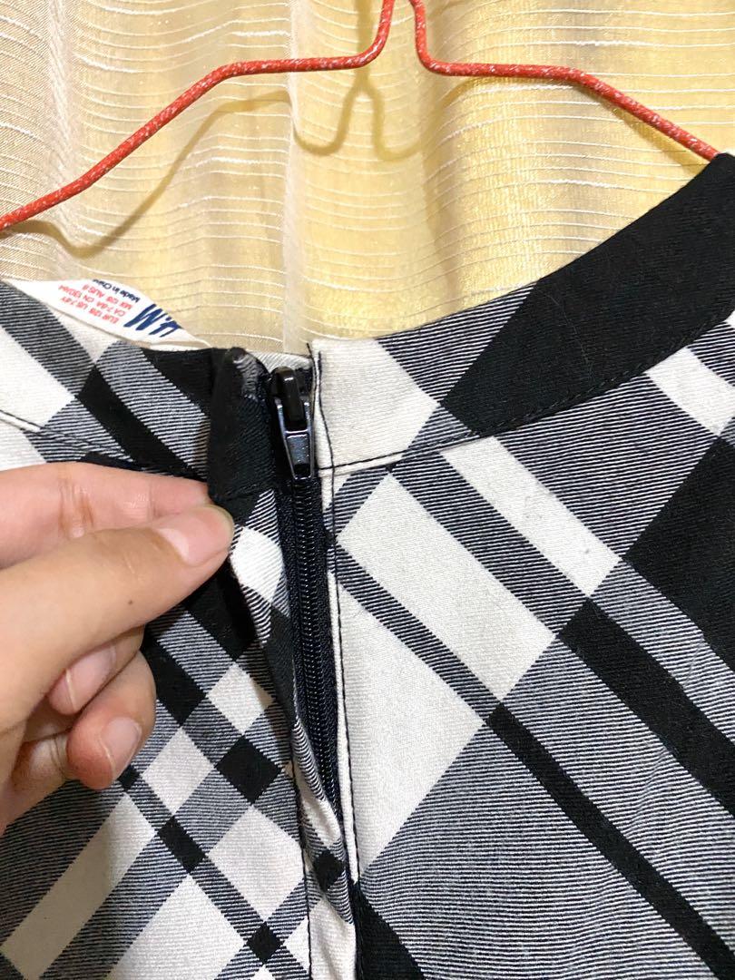 H&M Black and White Dress (Category: Babies & Kids Fashion) located in Luisiana. Submitted by rashiaandreaa (Listing ID 1024914769, Image 3). Description: H&M Plaid Dress for kids Condition: 10/10; used once Length: 27.2 in. Waist: 13.6 in. Size on tag: US 7-8Y CN 130 (see photos) RFS: Doesn't fit my sister anymore Price is slightly negotiable.