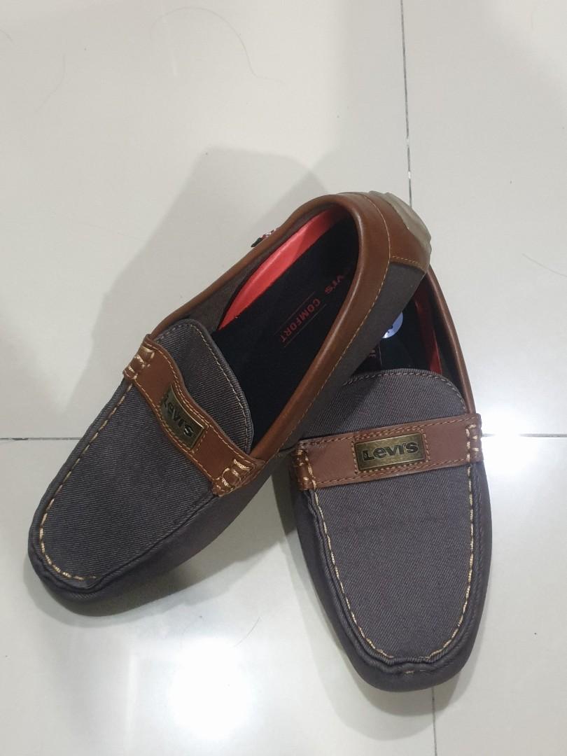 levis moccasins