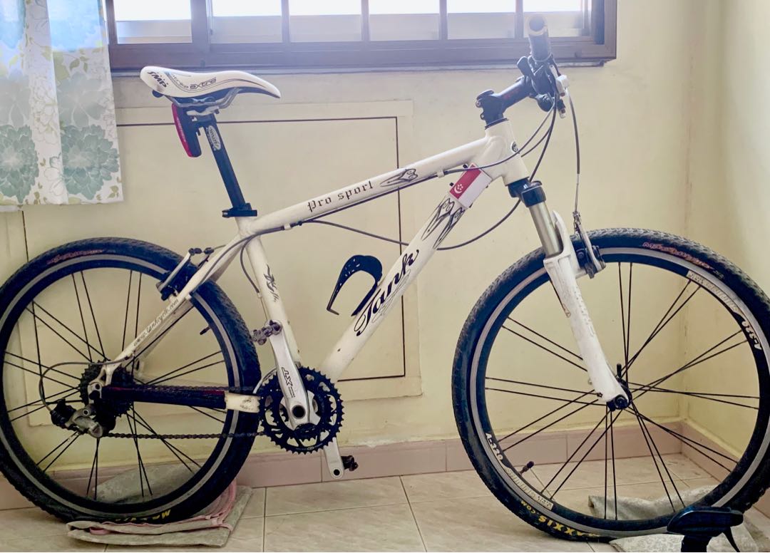 Tank Cycles Mountain Bike with Shimano XT Sports Equipment
