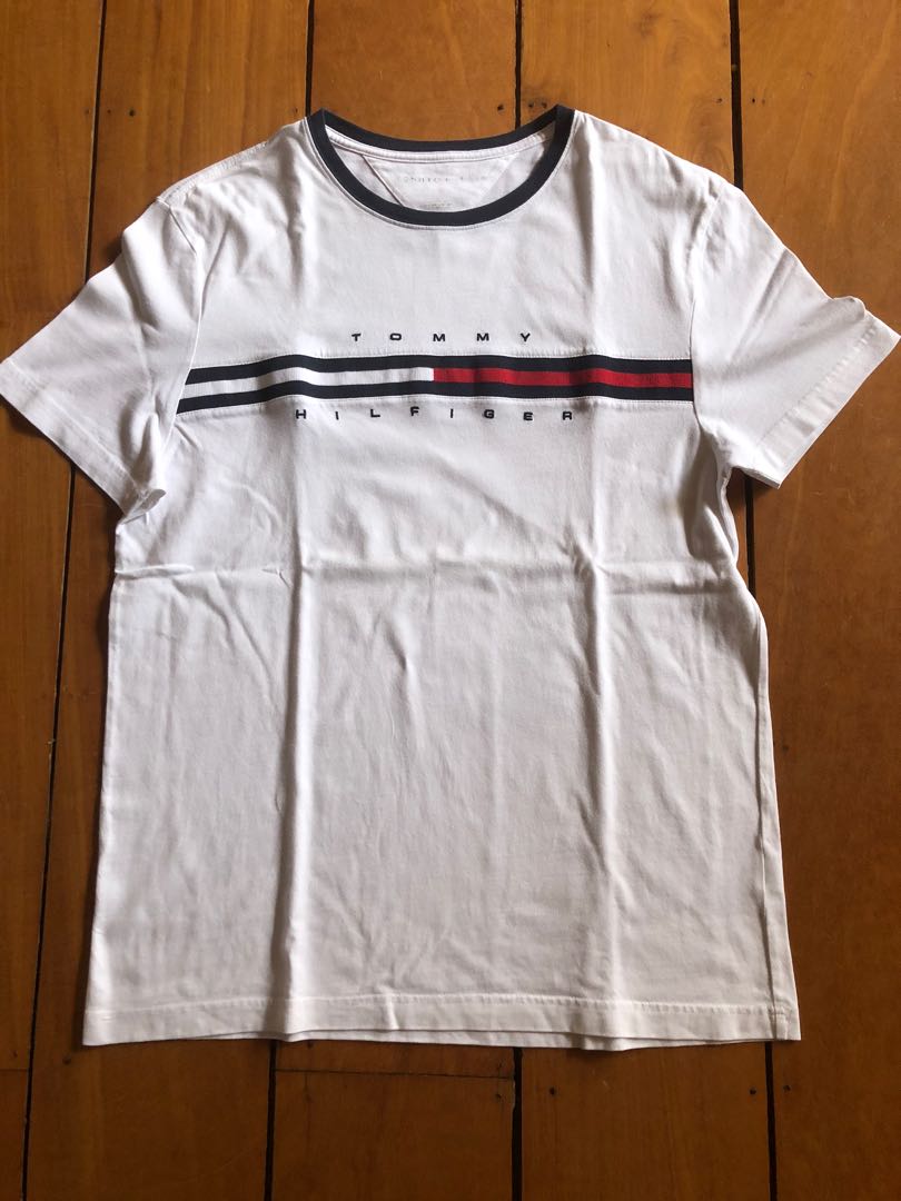 Tommy Hilfiger Essential Flag Logo T-Shirt on Carousell