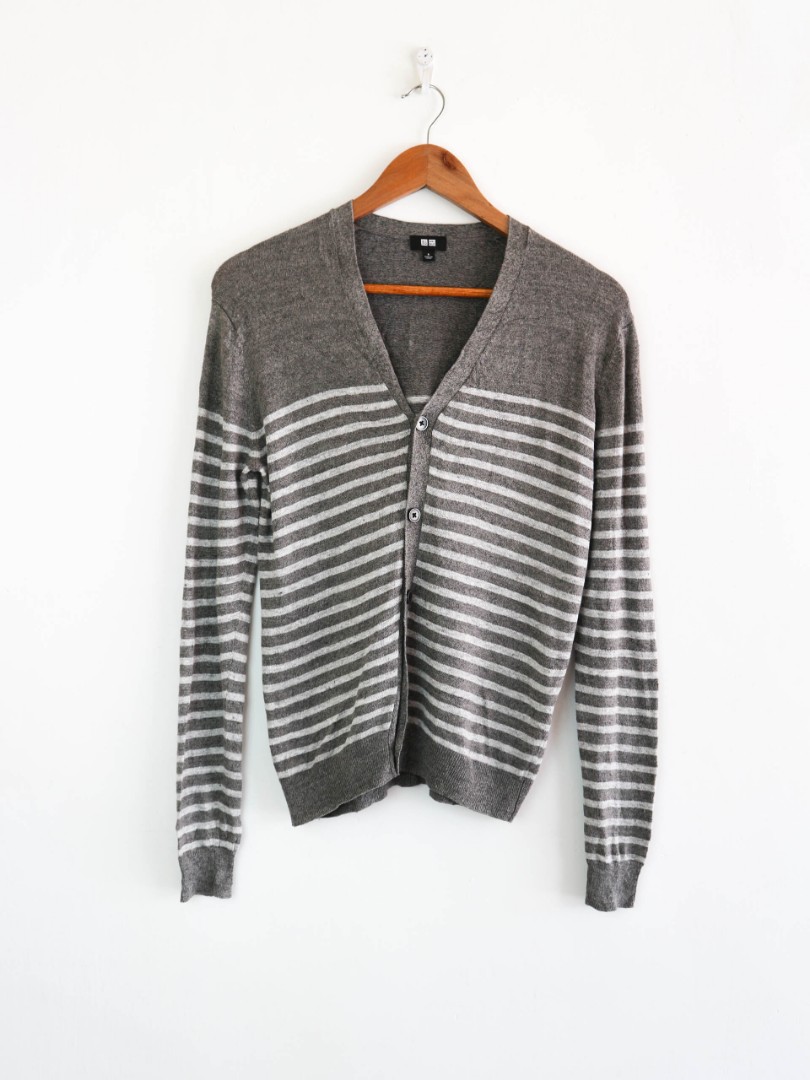 gray knitted cardigan