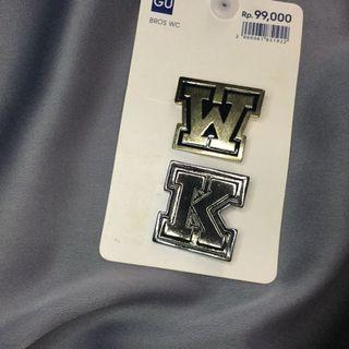 Uniqlo GU initial pin / brooch