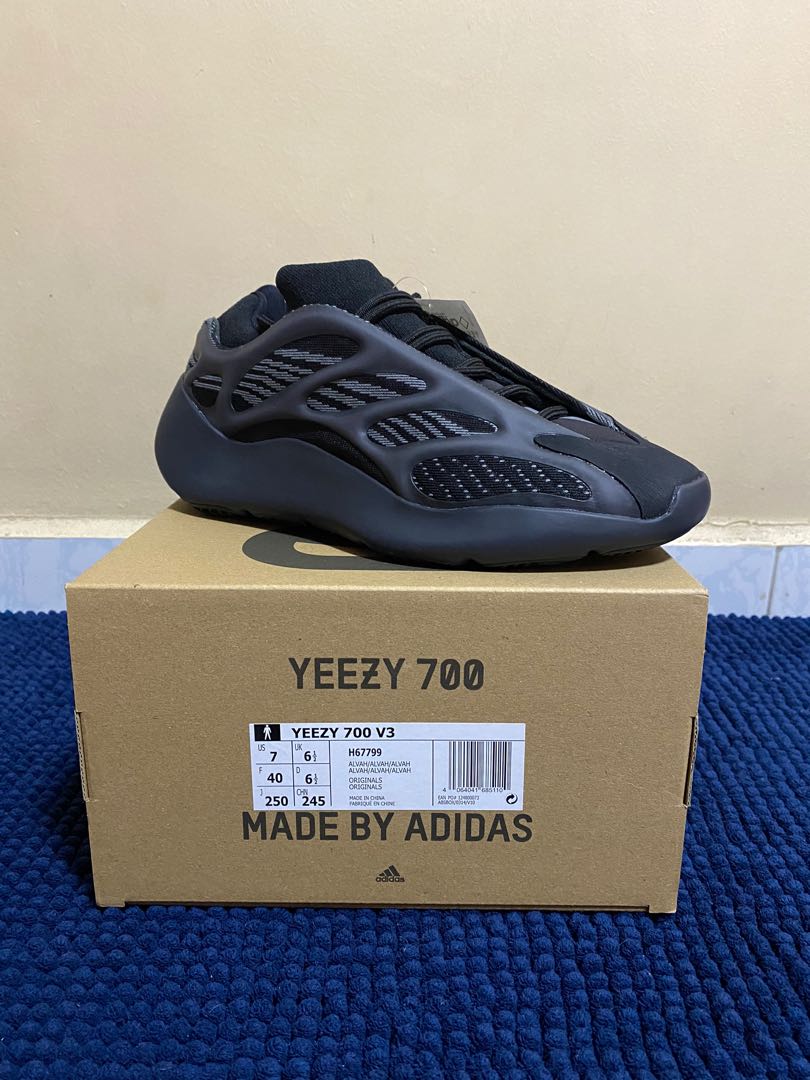 Yeezy 700 v3 box clearance