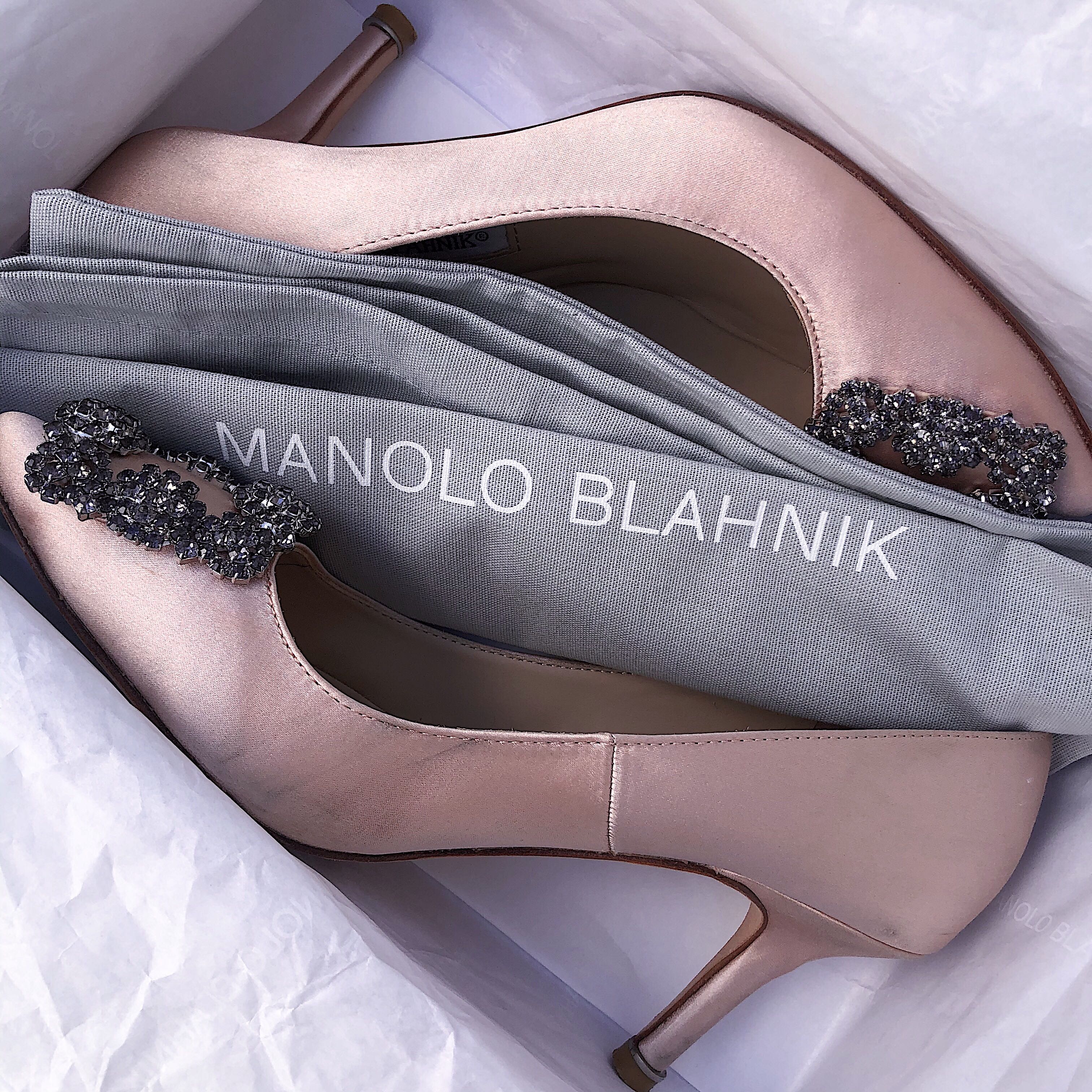 Manolo blahnik hangisi light pink hot sale