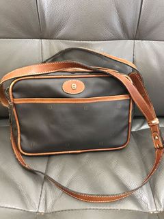 (Category: ) located in . Submitted by alwaysbuyingpreloved (Listing ID 1018092495, Image 1). Description: .