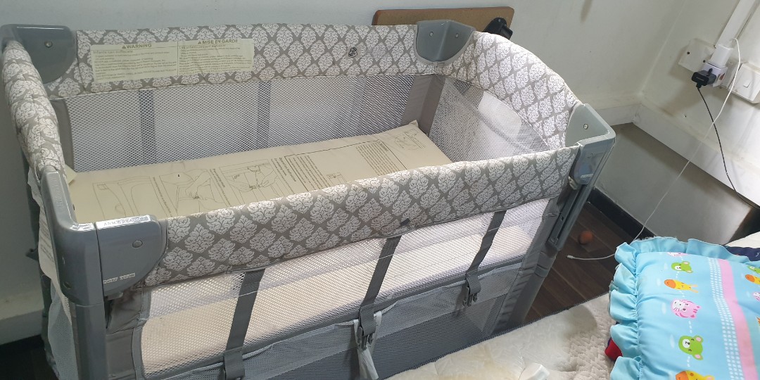 Arm reach Co Sleeper, Babies & Kids, Baby Nursery & Kids Furniture