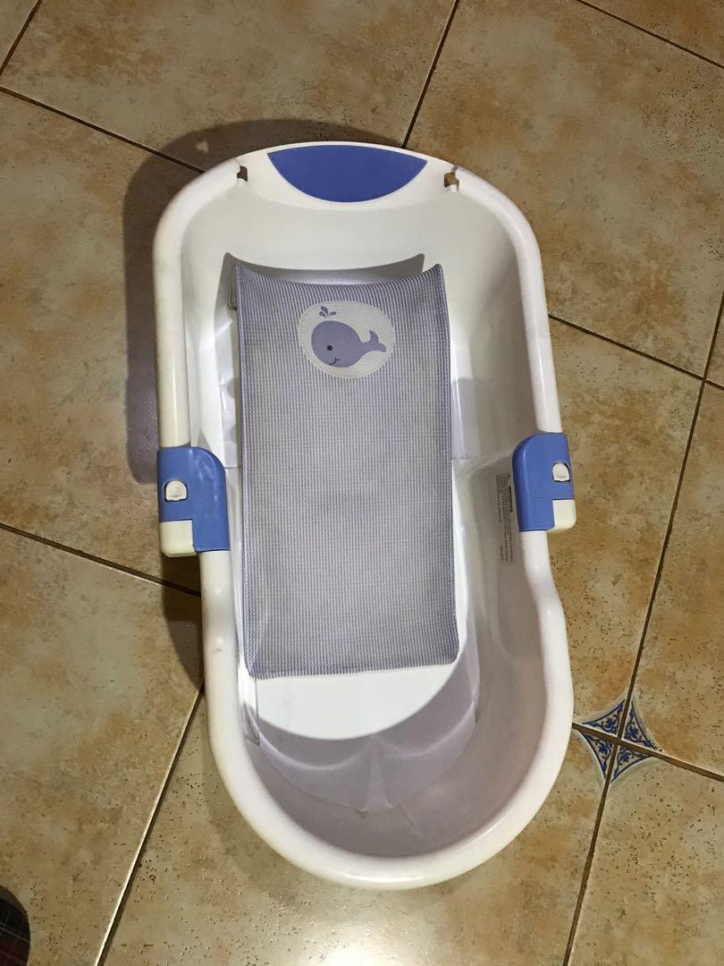 baby bath tub with drain plug
