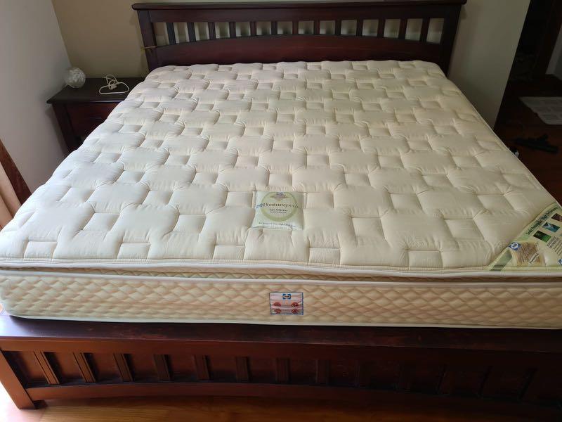 Beautiful Solid Wood King Bed Incl Sealy Mattress Furniture
