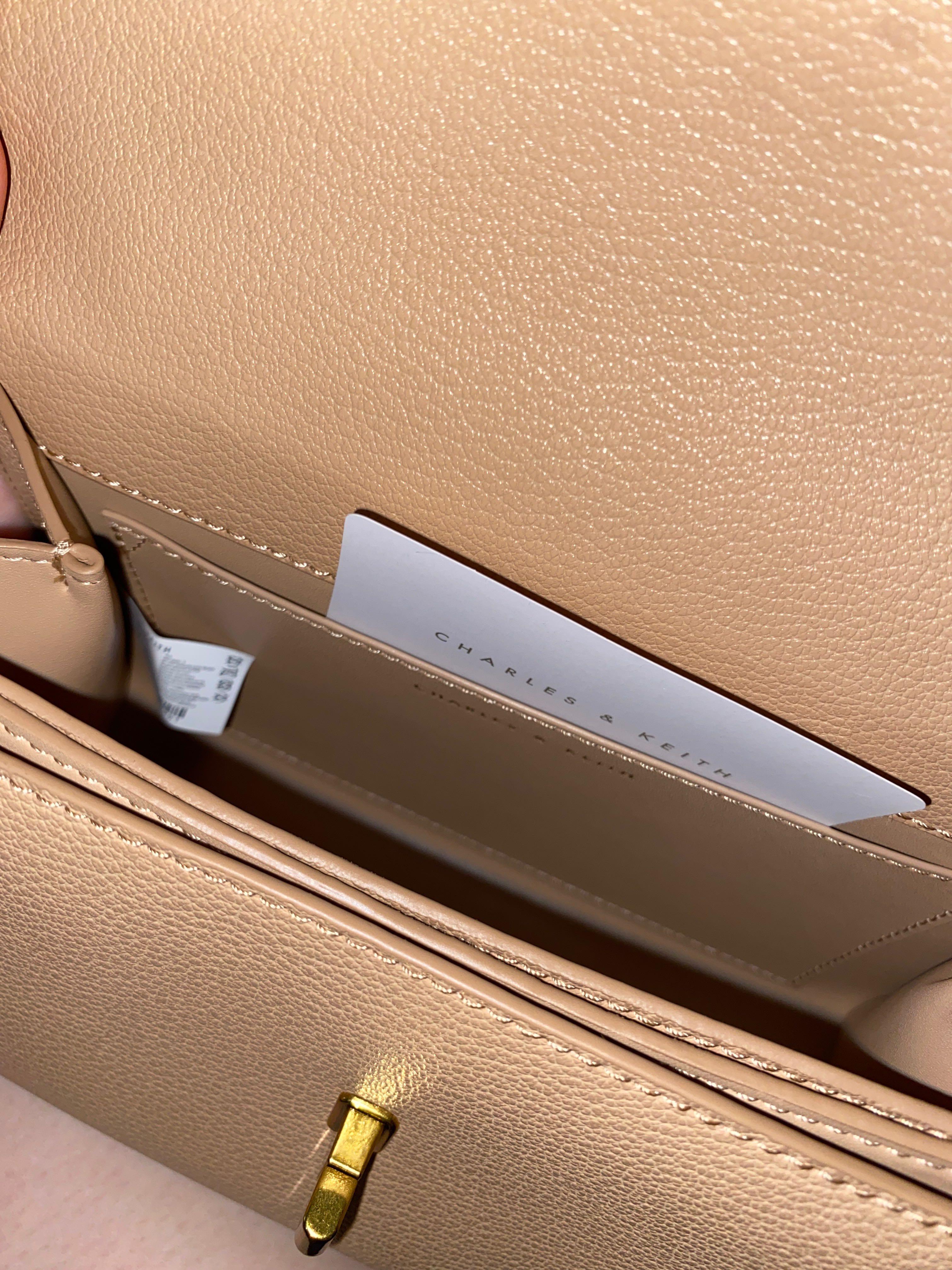 charles and keith turn lock crossbody bolsa