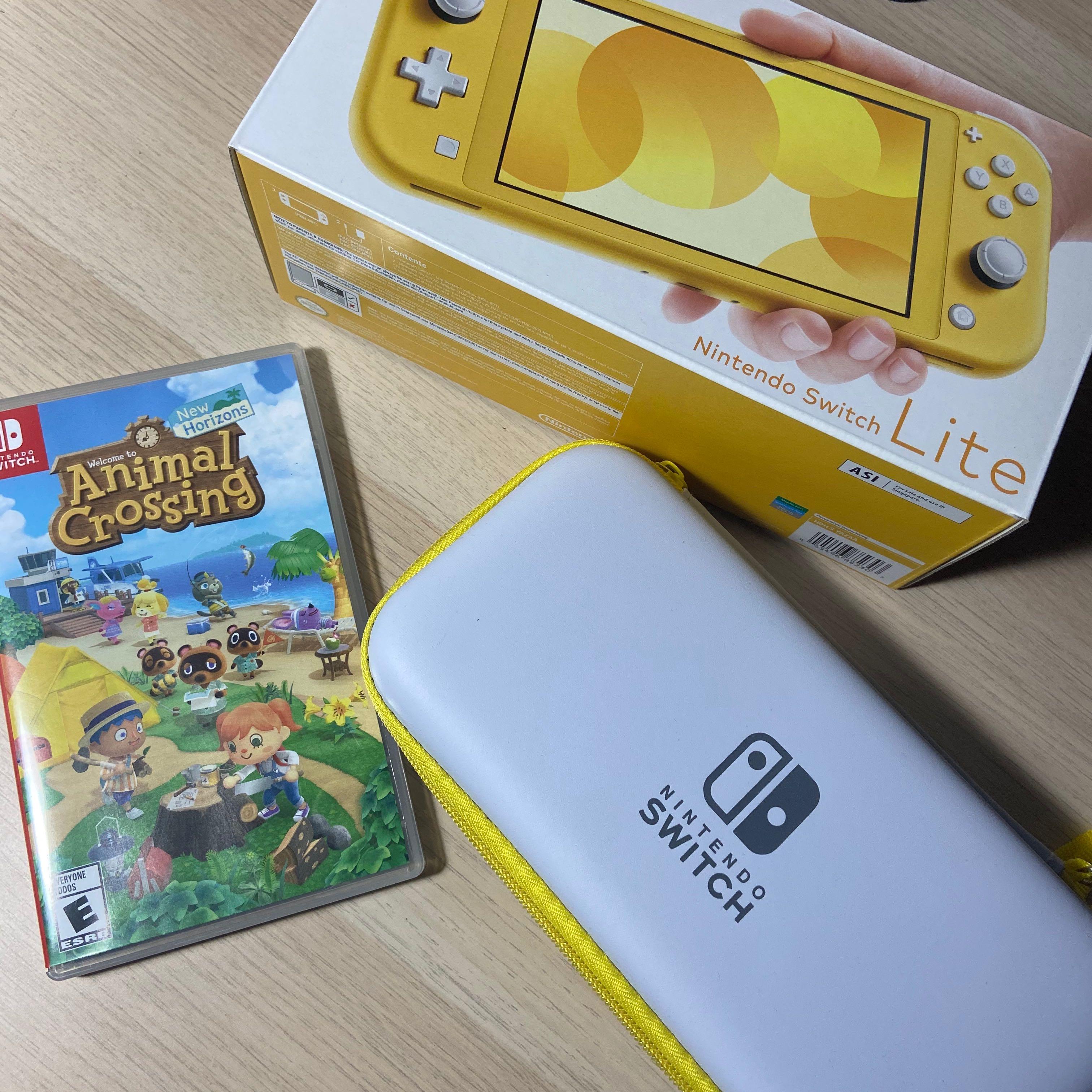 BUNDLE Yellow Nintendo Switch Lite + Animal Crossing New Horizons