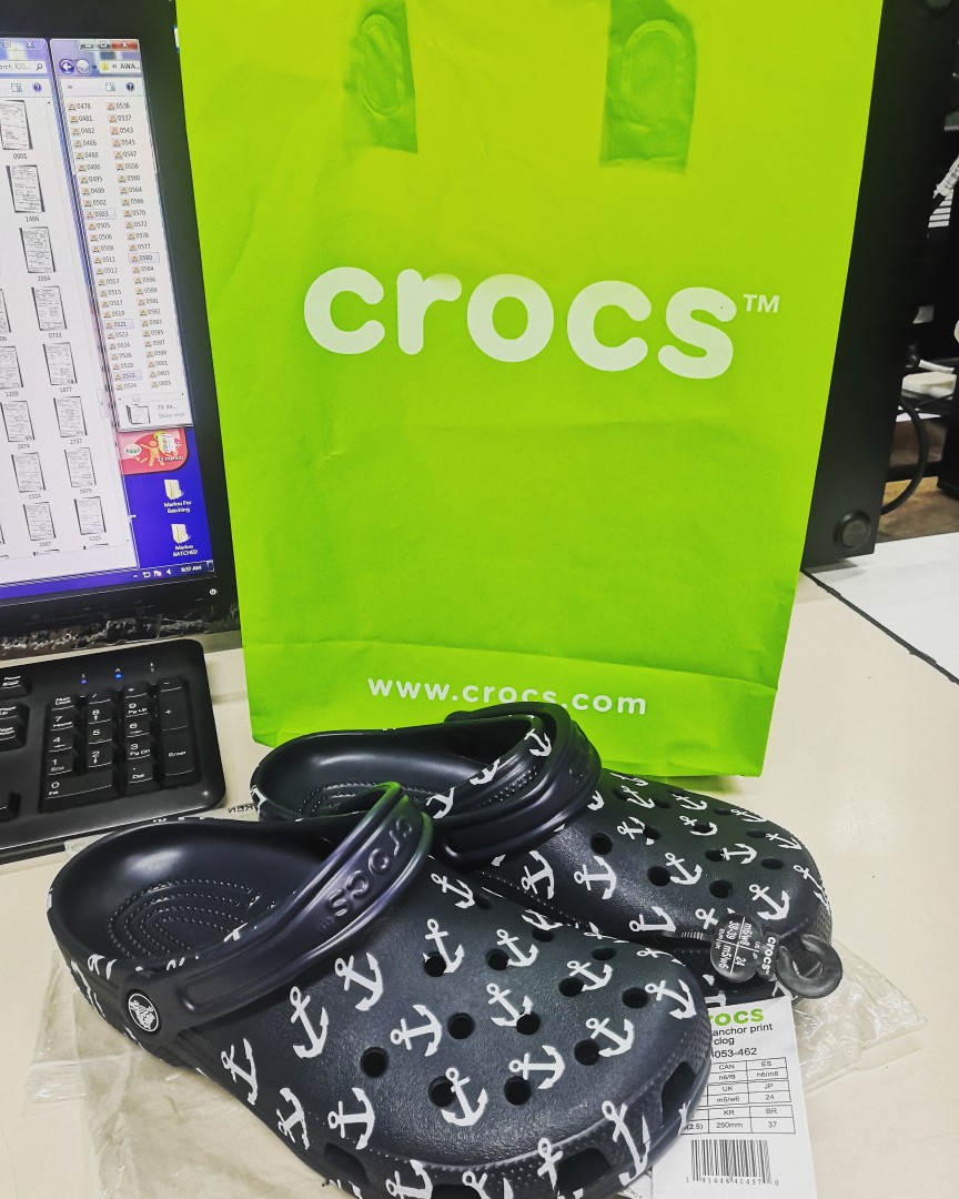 crocs uptown mall