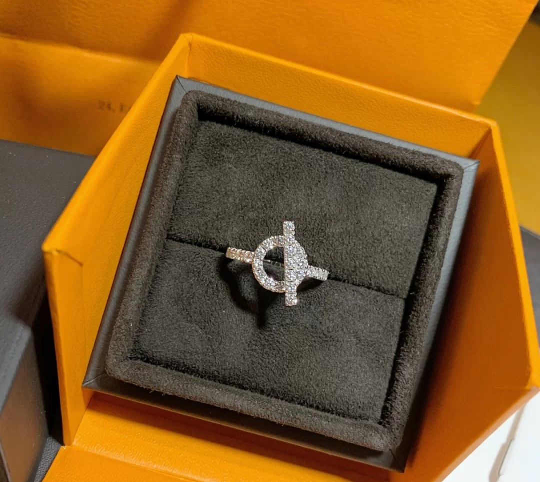 Finesse ring hot sale hermes