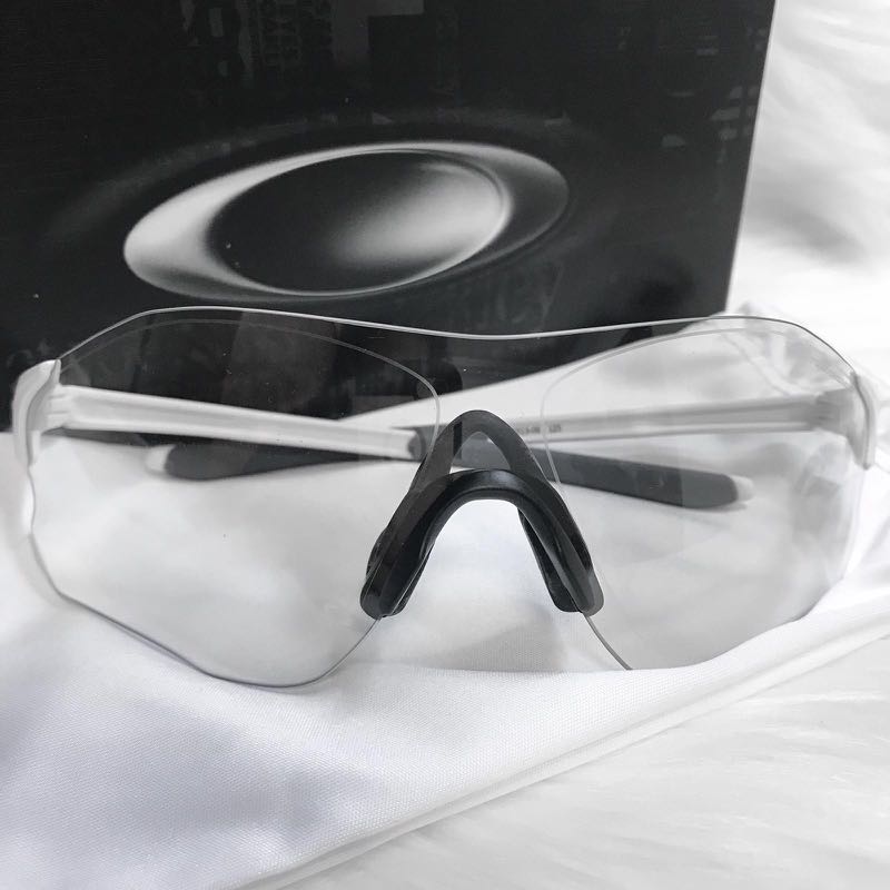 OAKLEY EVZERO PATH MATTE WHITE With CLEAR IRIDIUM PHOTOCHROMIC