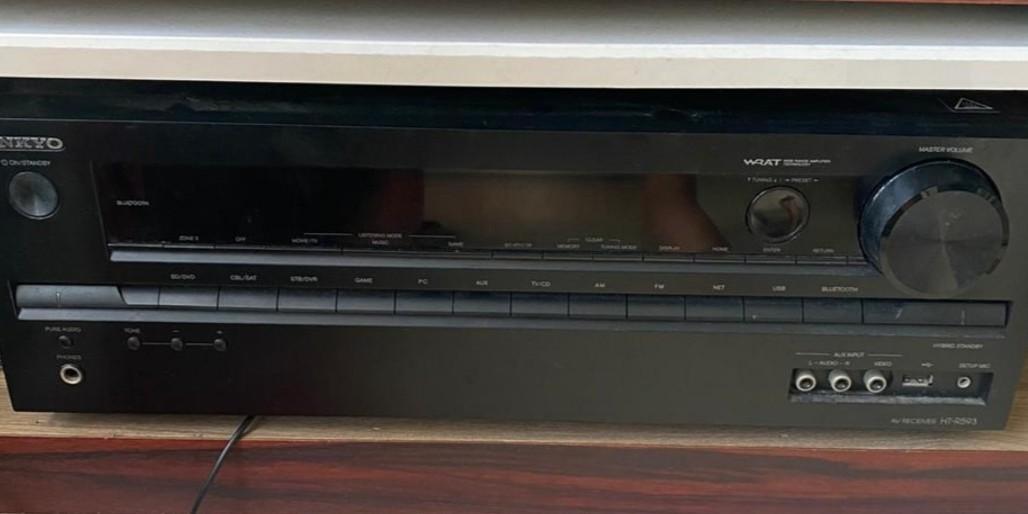ONKYO AV receiver. Model HTR593, Audio, Soundbars, Speakers