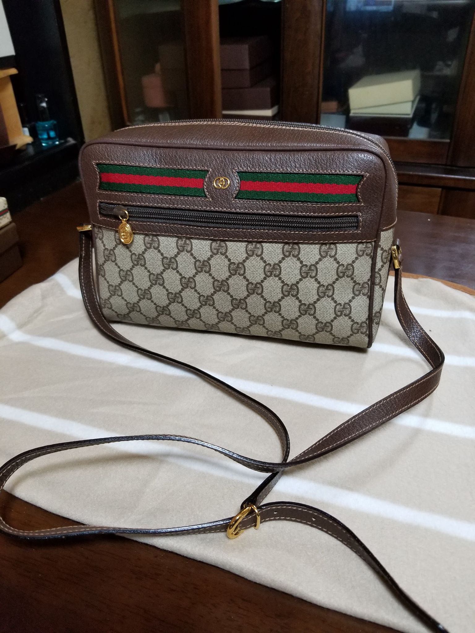 Original Gucci sling bag, Women's Fashion, Bags & Wallets, Crossbody