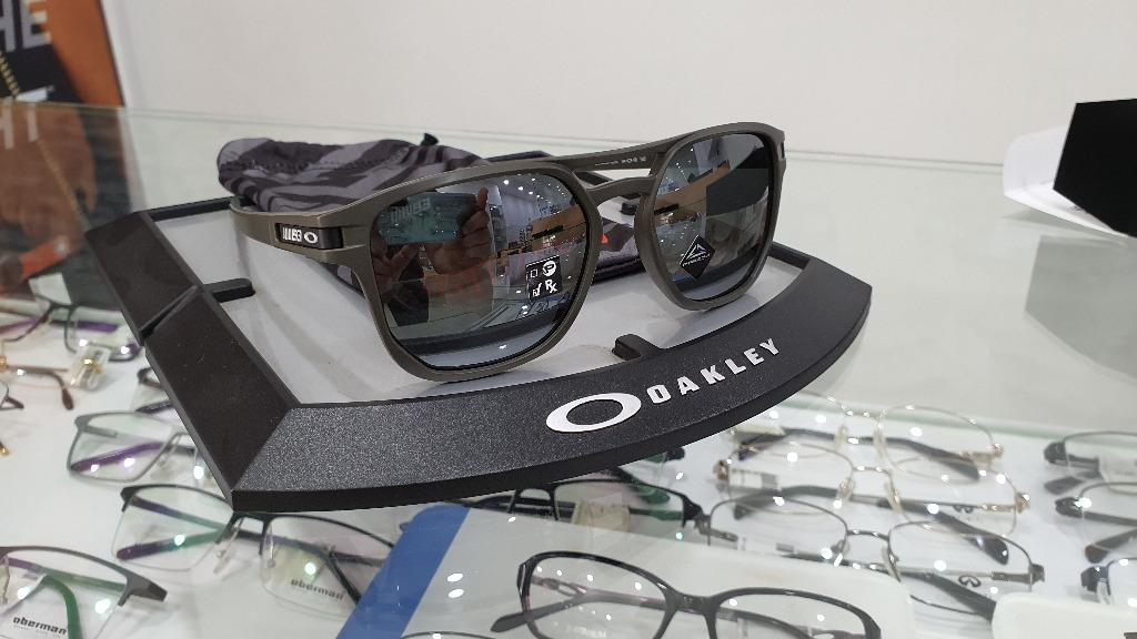 Oakley latch beta prizm black polarized 2025