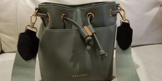 (Category: ) located in . Submitted by lovetoshoptildrop (Listing ID 1018258256, Image 1). Description: .