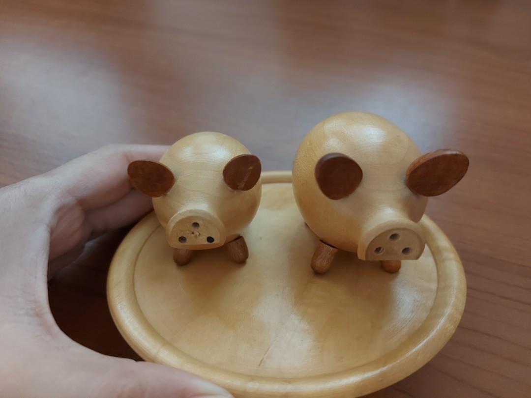Salt & Pepper dispenser (Category: Detergents) located in Cebu City. Submitted by quinching (Listing ID 1018136583, Image 1). Description: Wooden salt & pepper dispenser. Very cute. Bought in Germany (flea market).
