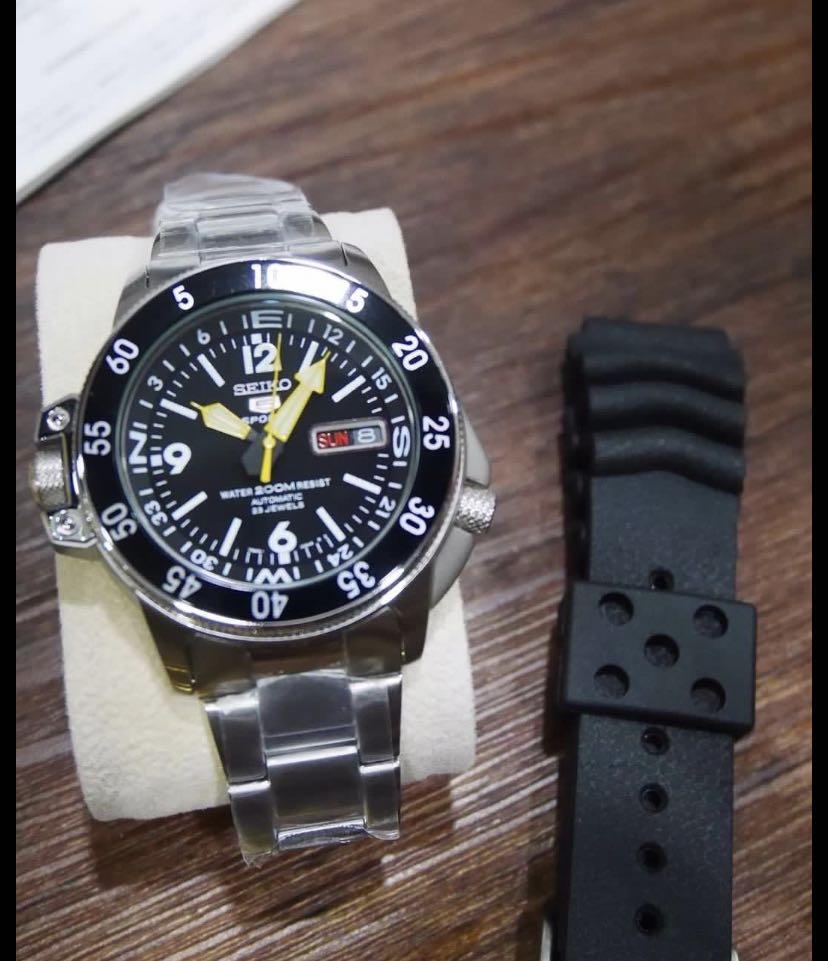 Seiko Land Shark Diver SKZ211J1 SKZ211J SKZ211