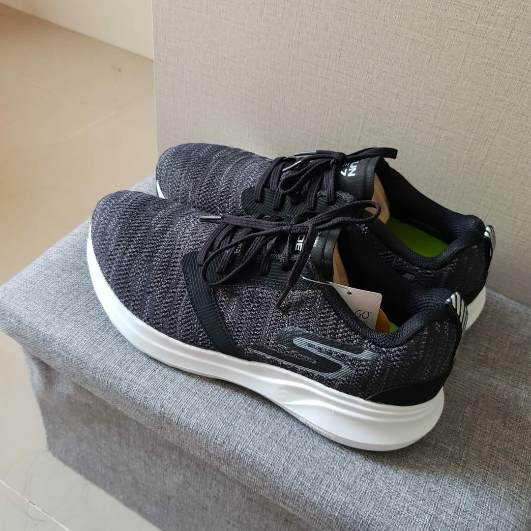 sepatu running skechers