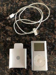 Silver iPod Mini (4GB) + USB Charger/Sync Cable + Carry Clip
