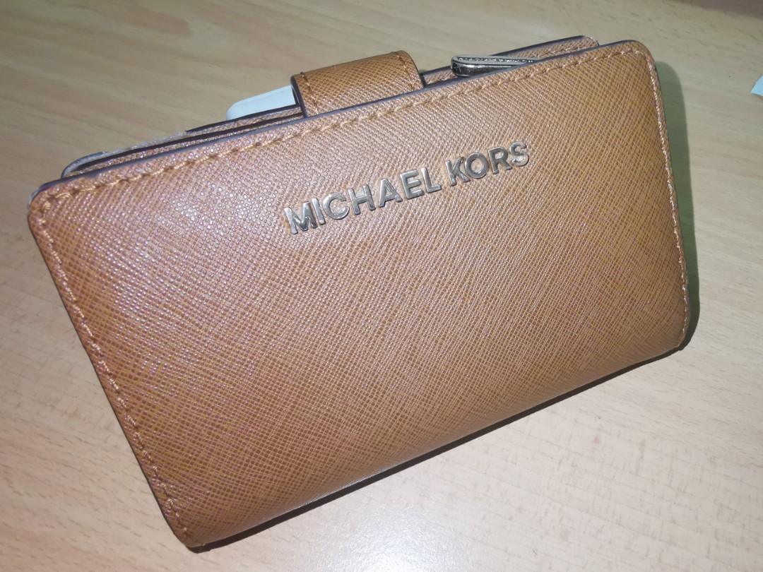 michael kors wallet used