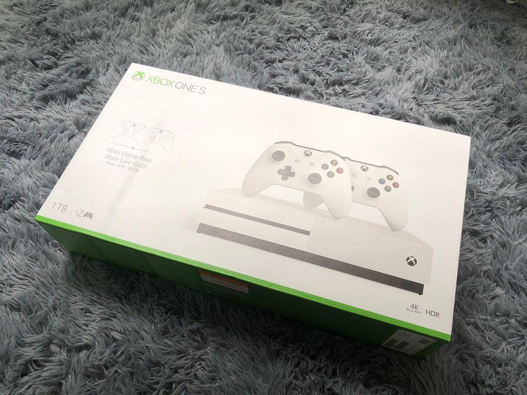 xbox one s with 2 controllers bundle