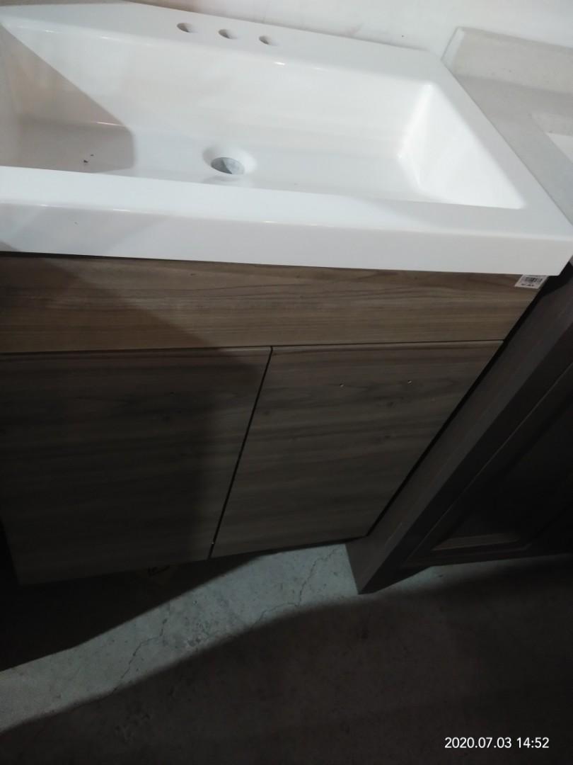 2 Door Cabinet Vanity Combo 24 5x18 7x34 1 In Home Furniture Furniture Fixtures Others On Carousell