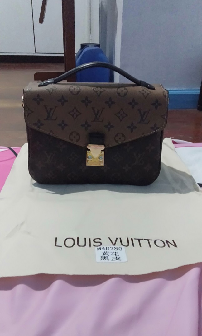 Two Tone Pochette Metis 2024 favors