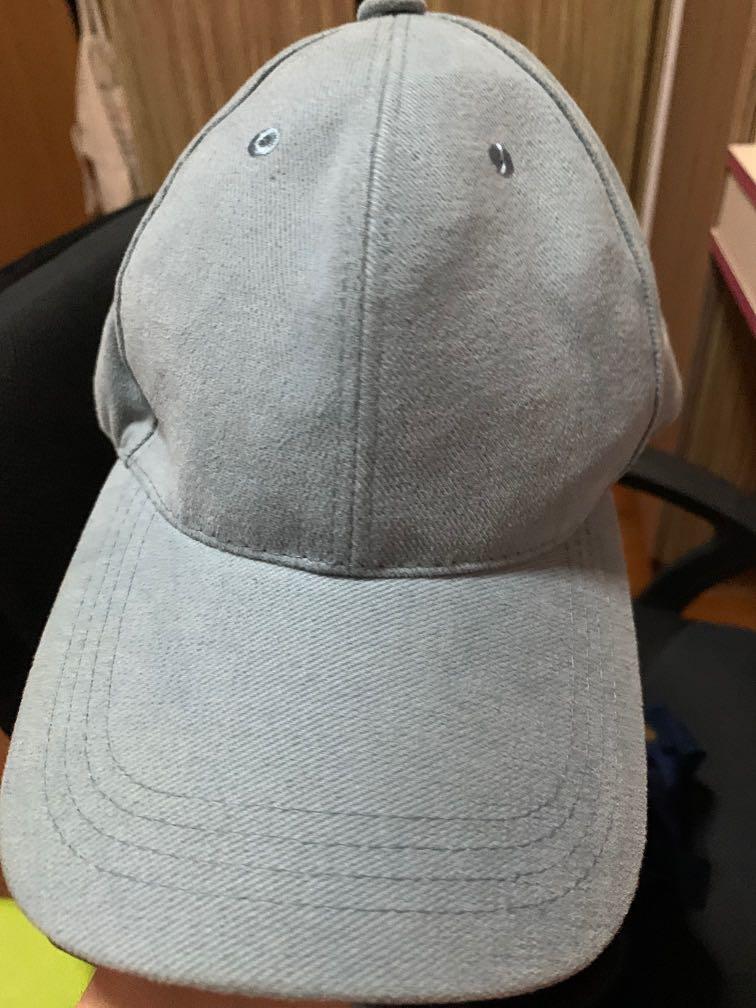 Blue cap (Category: Caps & Hats) located in Singapore. Submitted by thriftatj (Listing ID 1018552369, Image 1). Description: .