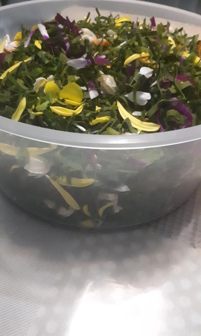Bunga rampai (Category: Occasions & Party Supplies) located in Singapore. Submitted by annasue (Listing ID 1018463530, Image 2). Description: self collect at woodlands delivery charges applies.😊.