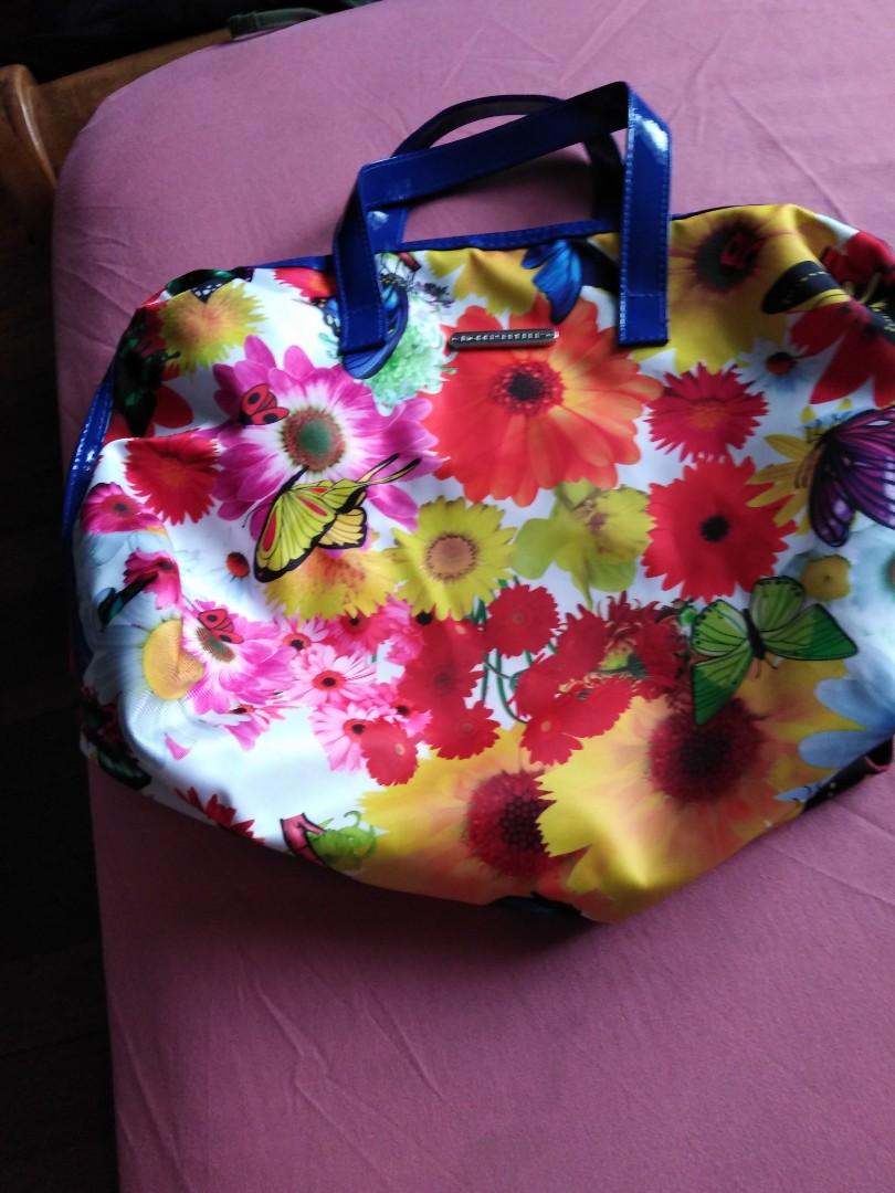 Colorful Floral Hand Bag with Wallet (Category: Purses & Pouches) located in Makati City. Submitted by mimmyche (Listing ID 1018451346, Image 3). Description: Colorful Floral Handbag with Wallet. Blue lining handle and full zipper. Very roomy inside. 13x11x4.5 Inches.