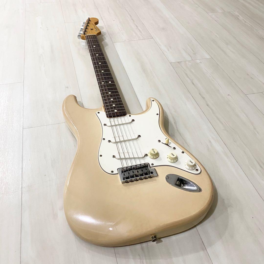 Fender Stratocaster *Fender Lace Sensor Pickups, Electric Guitar Gibson