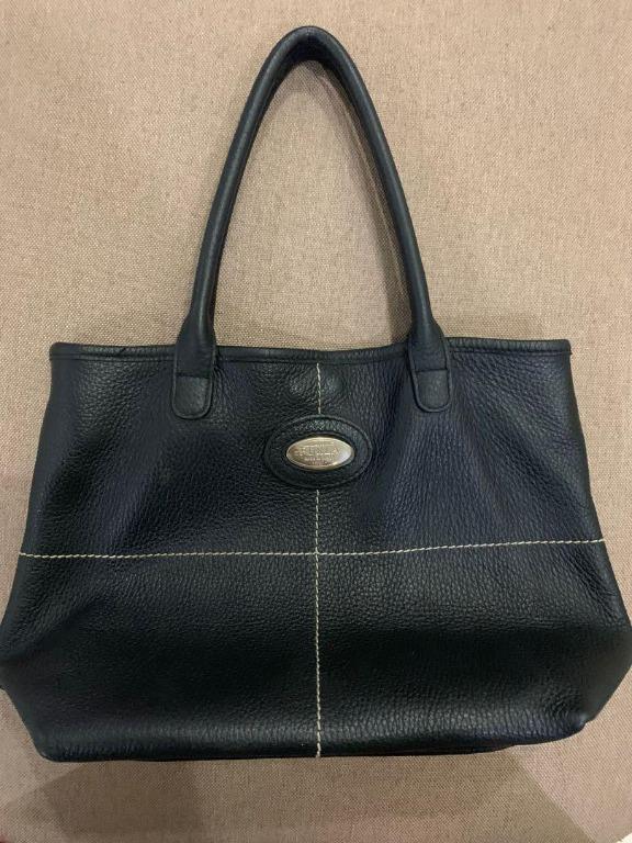 Furla small leather tote (Category: Tote Bags) located in Antipolo. Submitted by purpleshop.ph (Listing ID 1018568040, Image 3). Description: Furla black small tote in good condition Genuine leather #furla #bag #black #leather.