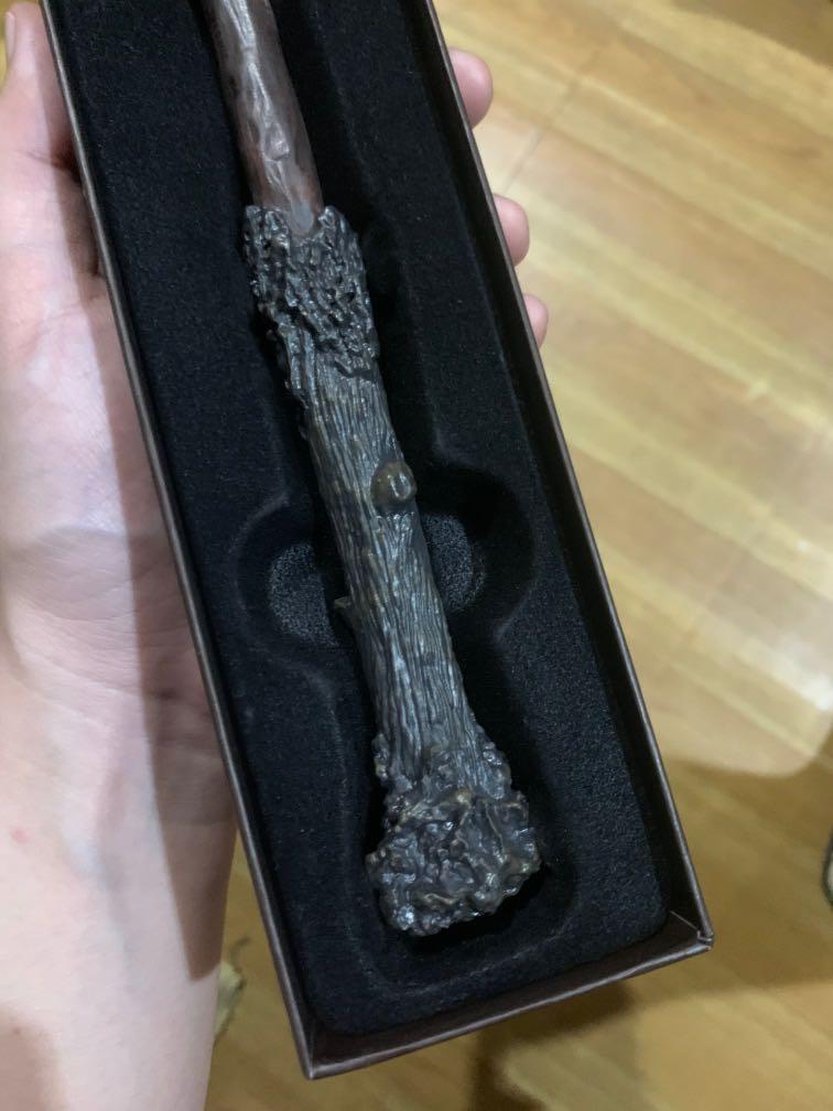 HARRY POTTER’s WAND from Universal Studios Hollywood (Category: Western Merchandise) located in Manila. Submitted by cmbp_97 (Listing ID 1018465401, Image 2). Description: RFS: decluttering •still has its own box •mop BDO, gcash.