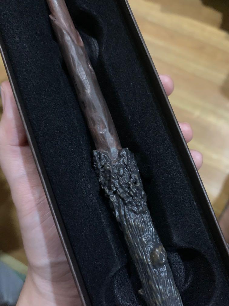 HARRY POTTER’s WAND from Universal Studios Hollywood (Category: Western Merchandise) located in Manila. Submitted by cmbp_97 (Listing ID 1018465401, Image 3). Description: RFS: decluttering •still has its own box •mop BDO, gcash.