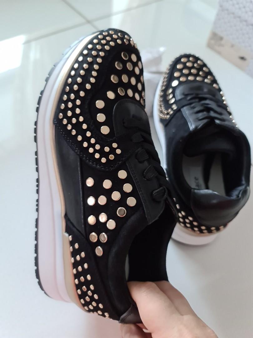 Unlace sneakers store