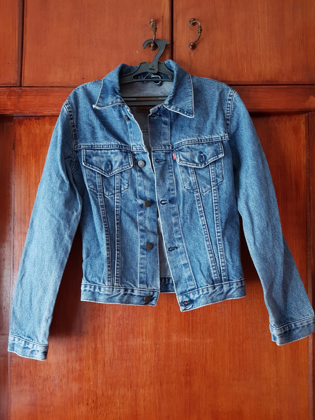 levi's classic denim jacket
