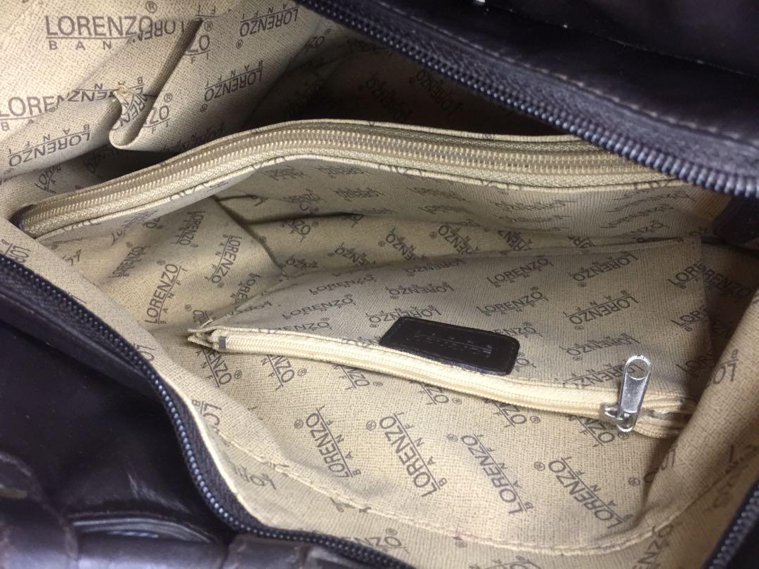 Lorenzo Genuine Leather Handbag (Category: Luxury Bags & Wallets) located in Quezon City. Submitted by rmave (Listing ID 1018416434, Image 3). Description: Lorenzo Handbag Genuine Leather Elegant and Cute With sign of usage RFS:Decluttering, Closet Clean Up Price:P1,000 Last Price: P600 ( dont ask, fixed na!) Pick Up Fee by the Buyer Location: Quezon City.