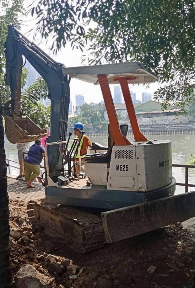 Mini BACKHOE For Rent COMPLETE, Commercial & Industrial, Industrial