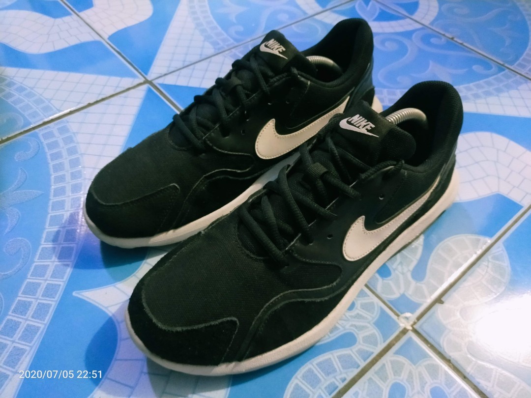 nike air max nostalgic sneakers