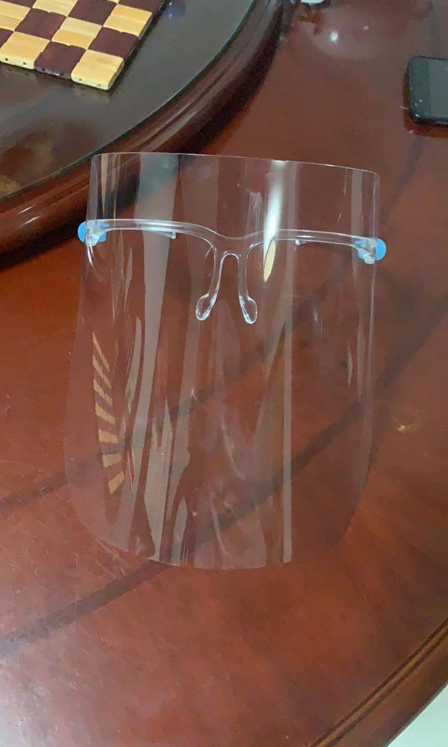 ON HAND VICE GANDA FACE SHIIELD (Category: Other Accessories) located in Taguig. Submitted by unnew (Listing ID 1018497141, Image 1). Description: ONHAND BULK ORDERS ONLY! 50pcs minimun.