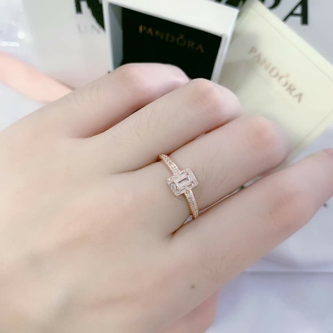 Pandora sparkling halo ring rose gold hot sale