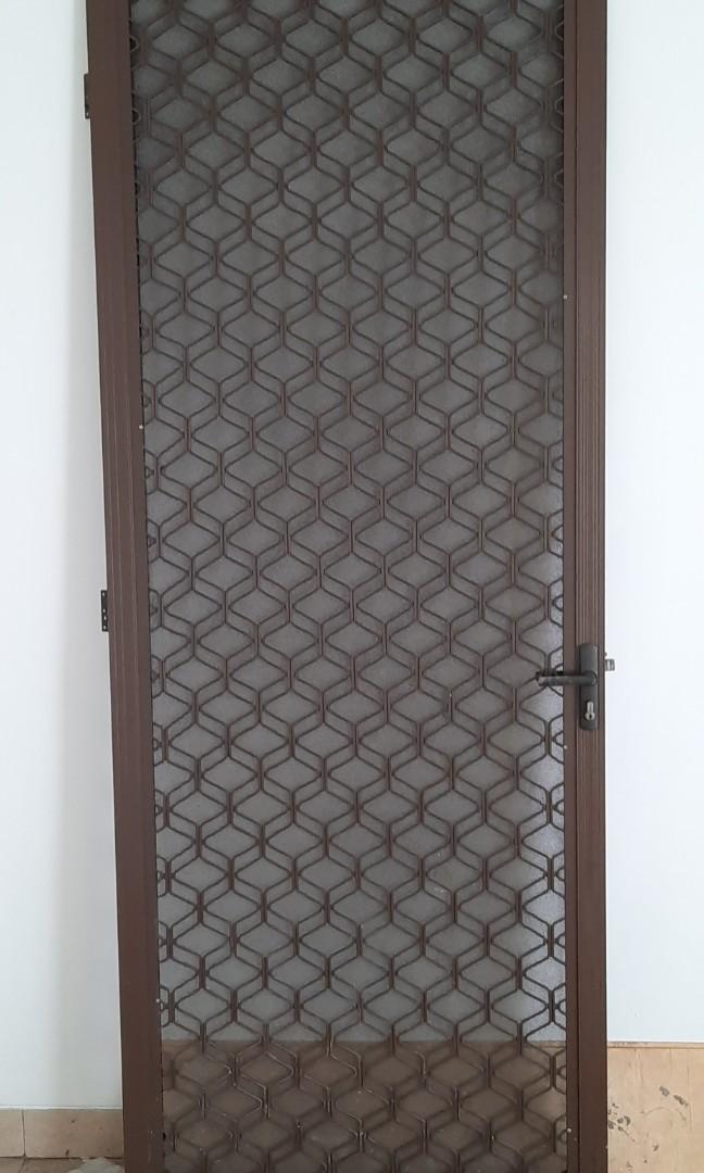 Kusen Aluminium Coklat Tua