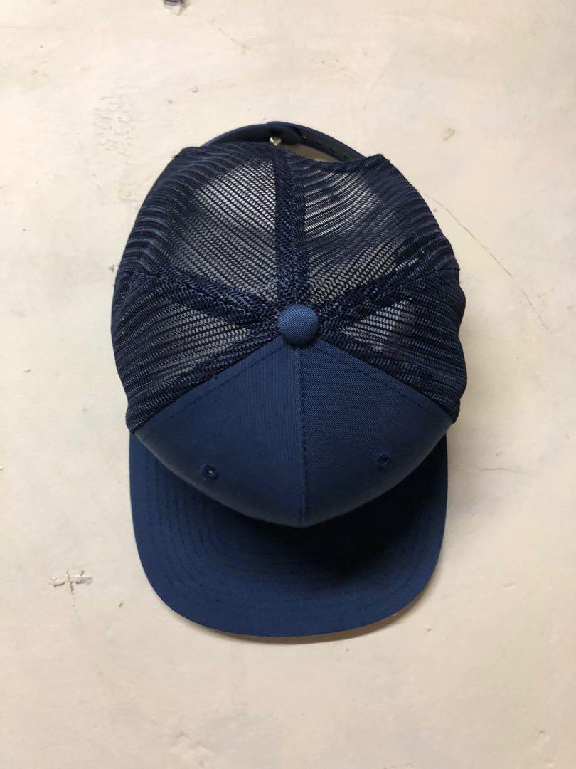 Quicksilver caps (Category: Caps & Hats) located in Makati City. Submitted by donpakundo13 (Listing ID 1018438598, Image 3). Description: Halos bago pa..