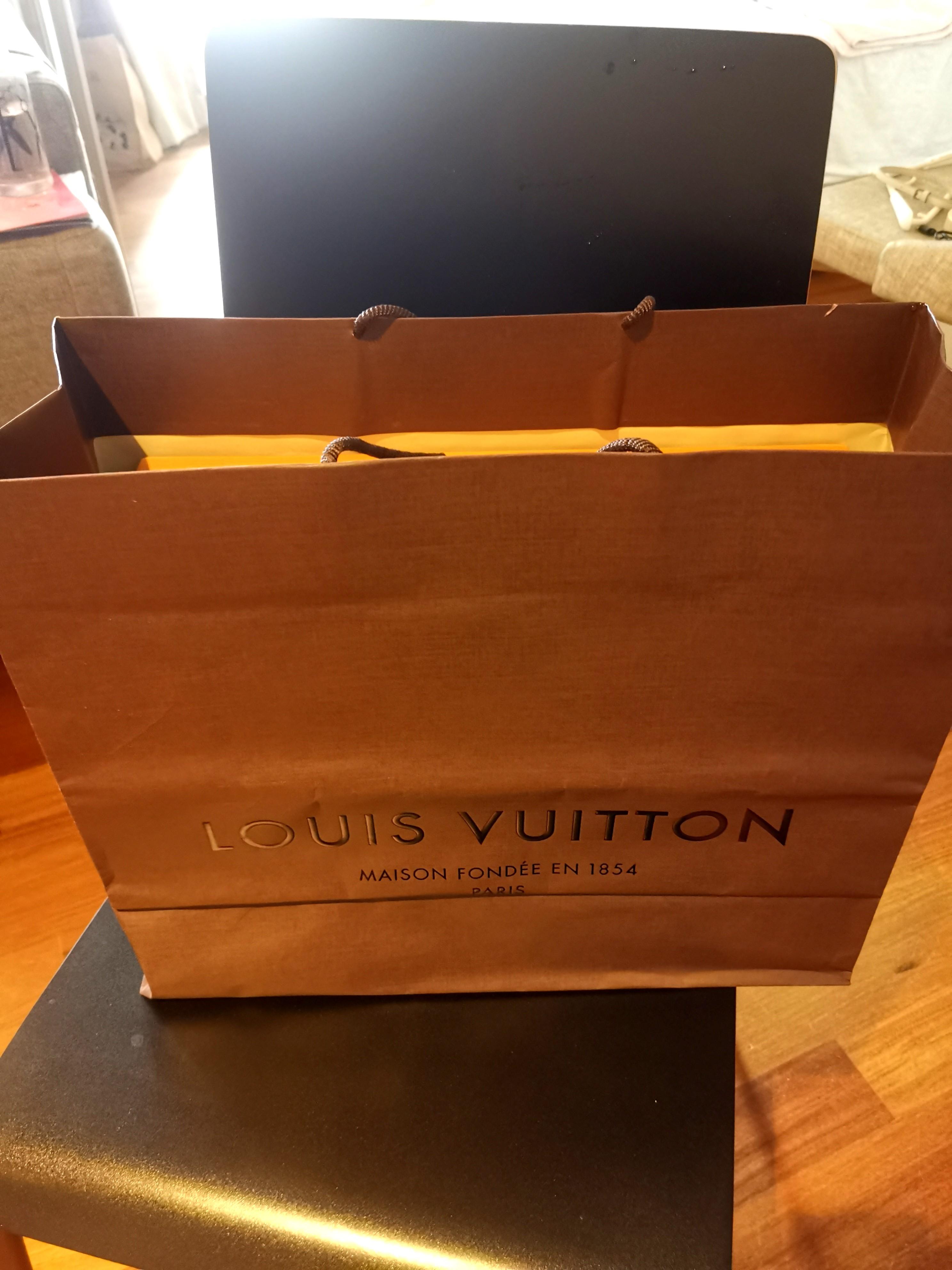 Full set. Like New. Louis Vuitton POCHETTE MÉTIS in Red scarlet, Luxury, Bags & Wallets ...