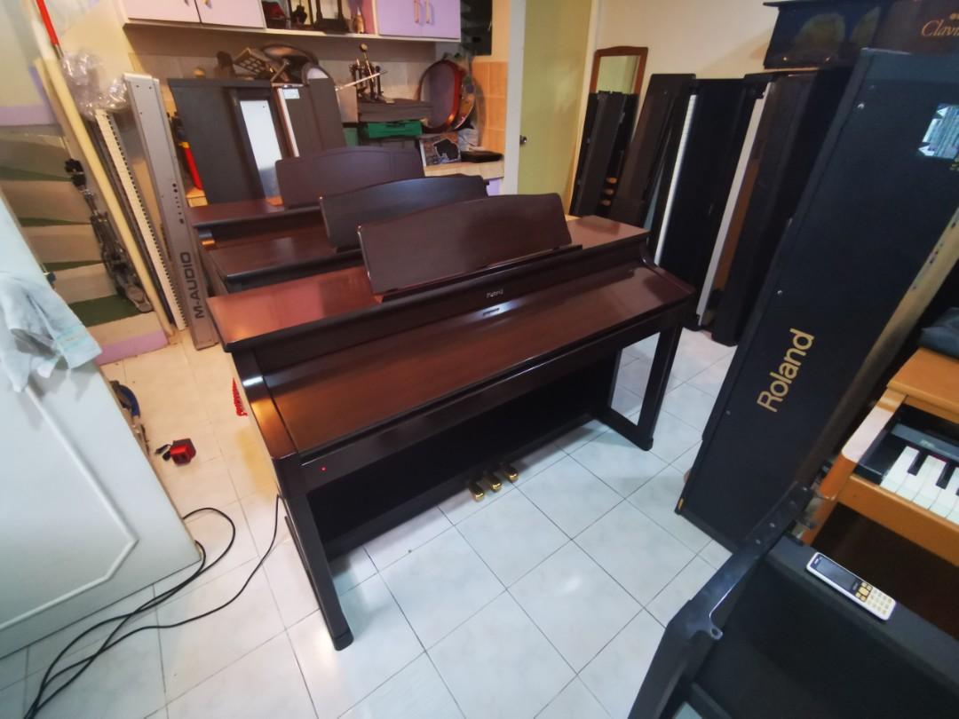 Roland kr575 intelligent digital electric piano Hobbies Toys
