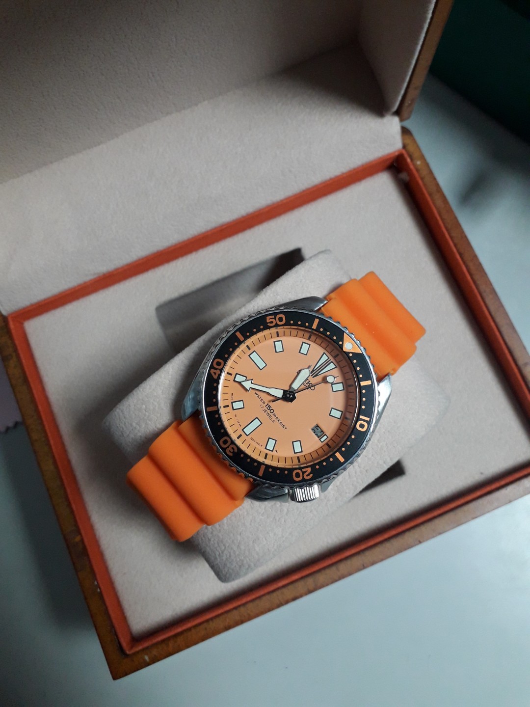 Seiko 7002 Orange Mod, Men's Fashion, Watches & Accessories, Watches on  Carousell
