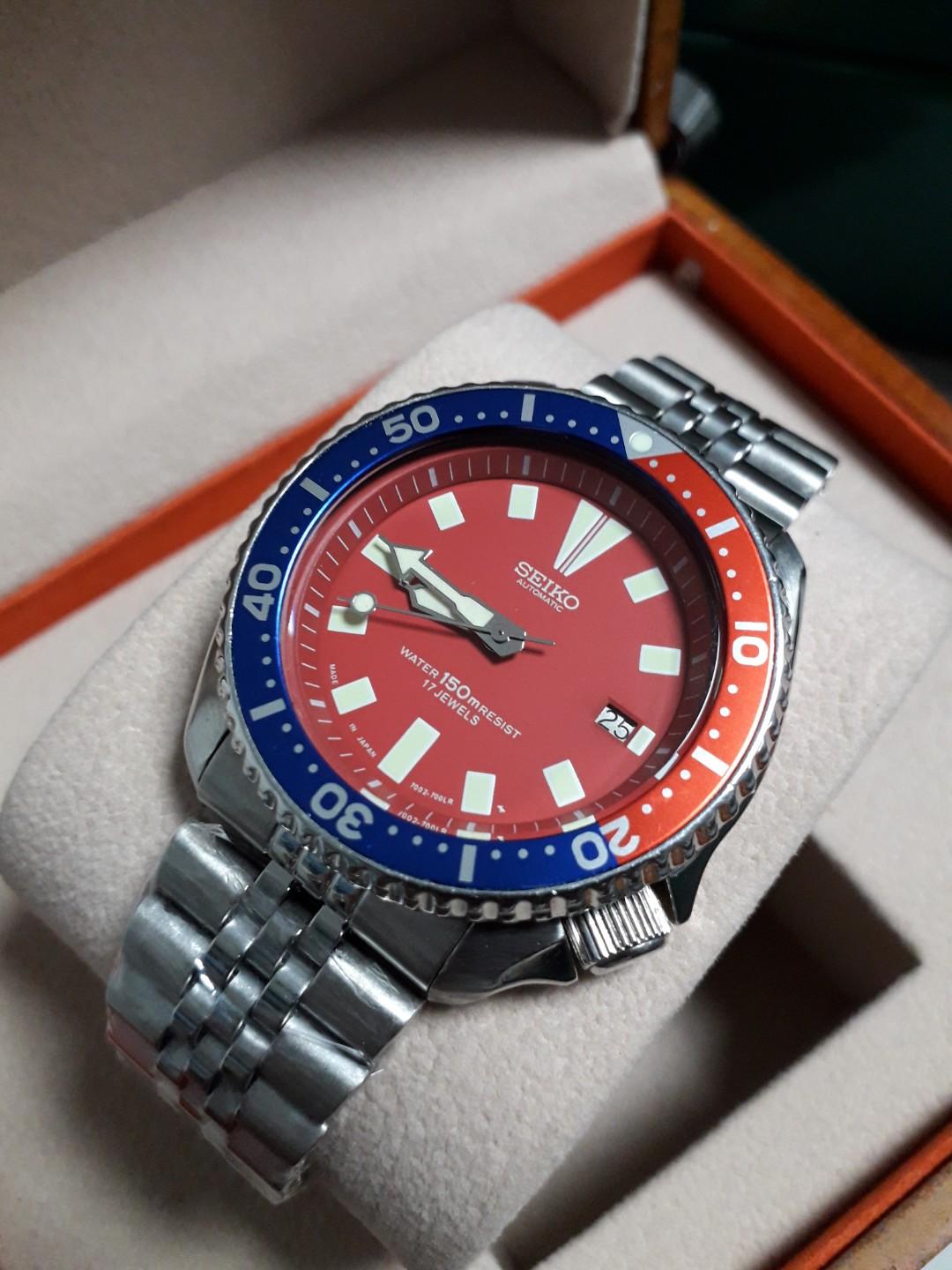 Seiko 7002 shop red dial